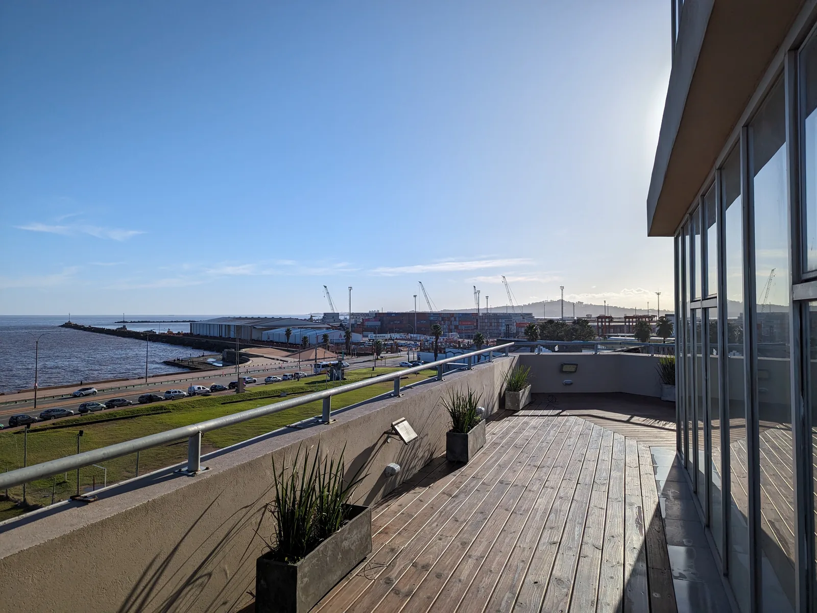 Terraza hacia el puerto