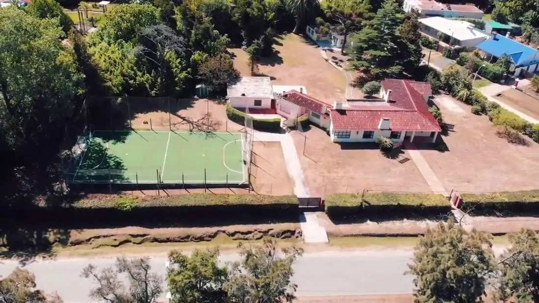 Casa con cancha en El Pinar, Canelones: cuadro del vídeo 2 de 6
