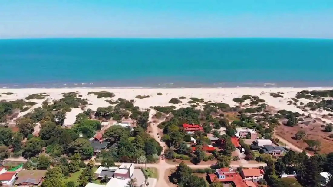 Casa con cancha en El Pinar, Canelones: cuadro del vídeo 4 de 6