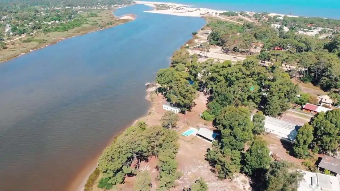 Terreno junto al arroyo en El Pinar, Canelones