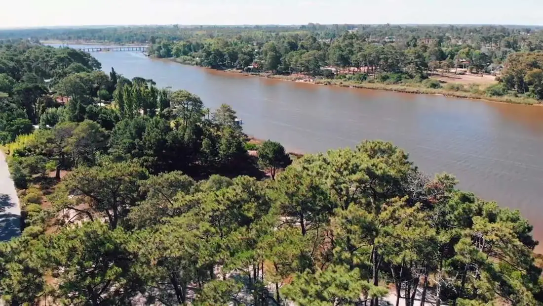 Terreno junto al arroyo en El Pinar, Canelones: cuadro del vídeo 3 de 6