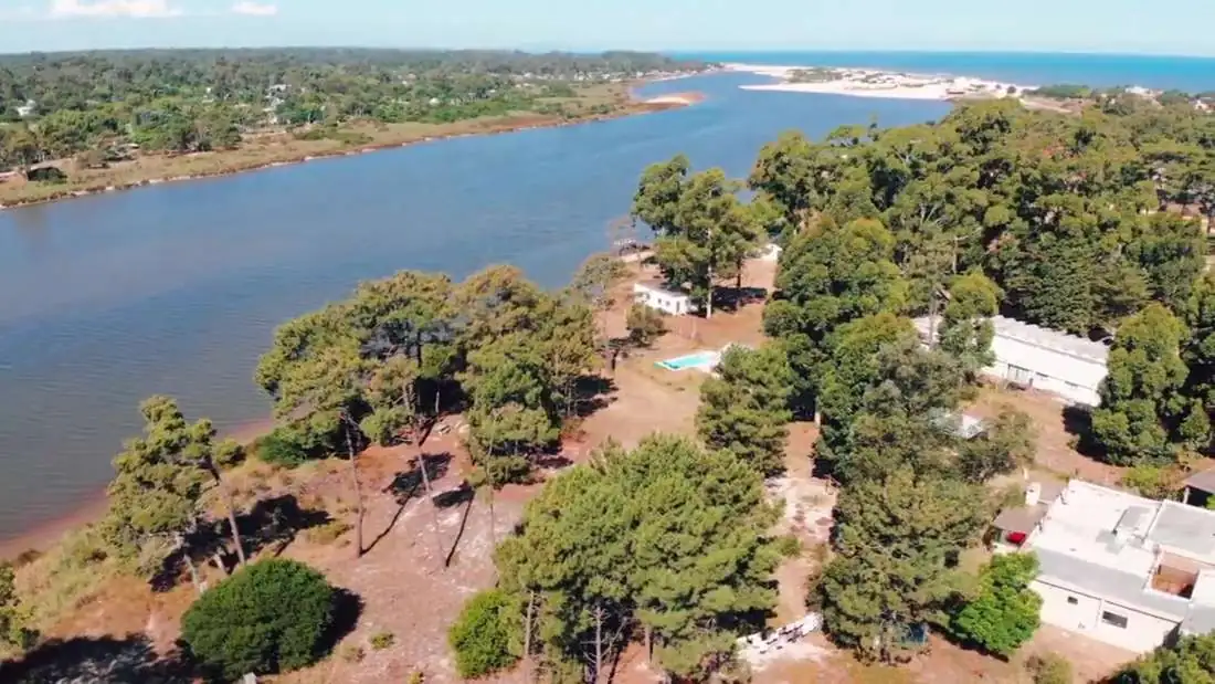 Terreno junto al arroyo en El Pinar, Canelones: cuadro del vídeo 6 de 6